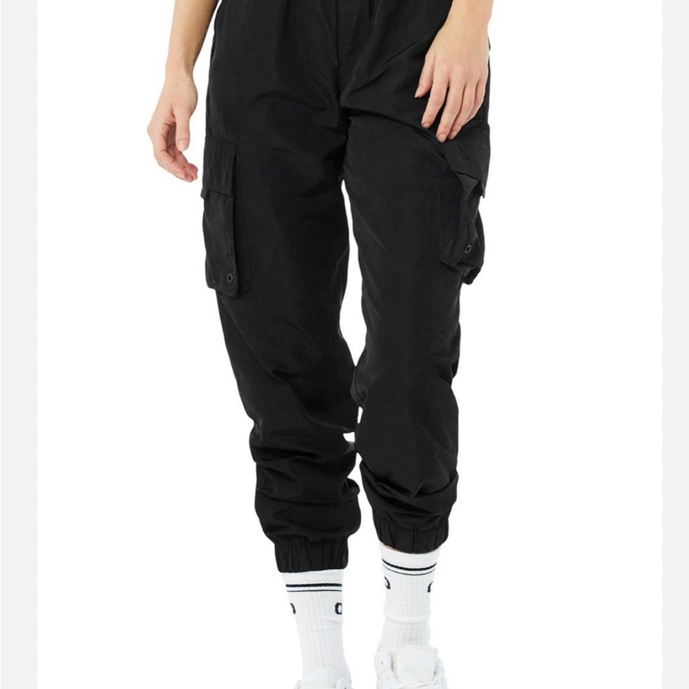 The Alo Yoga It Girl Pant